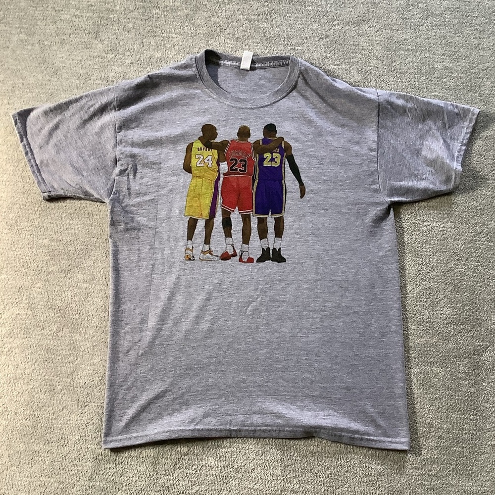 Jerzees Legends Gray Short Sleeve Tee with Basketball Graphic Sz. L
